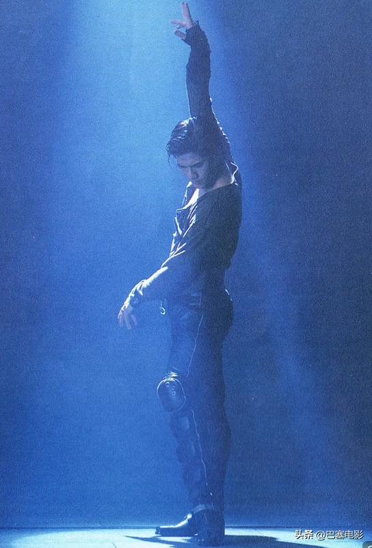 有一种性感，是男明星们的翘臀，恰到好处的刚刚好