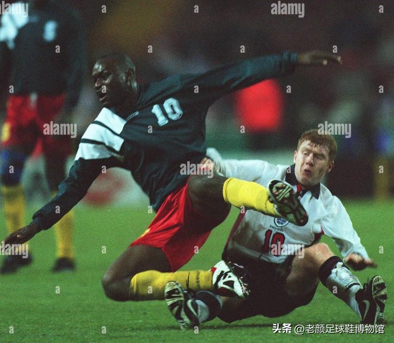 号称赞助过球王贝利拳王阿里的美国潮牌，靠曼联王朝92班昙花一现