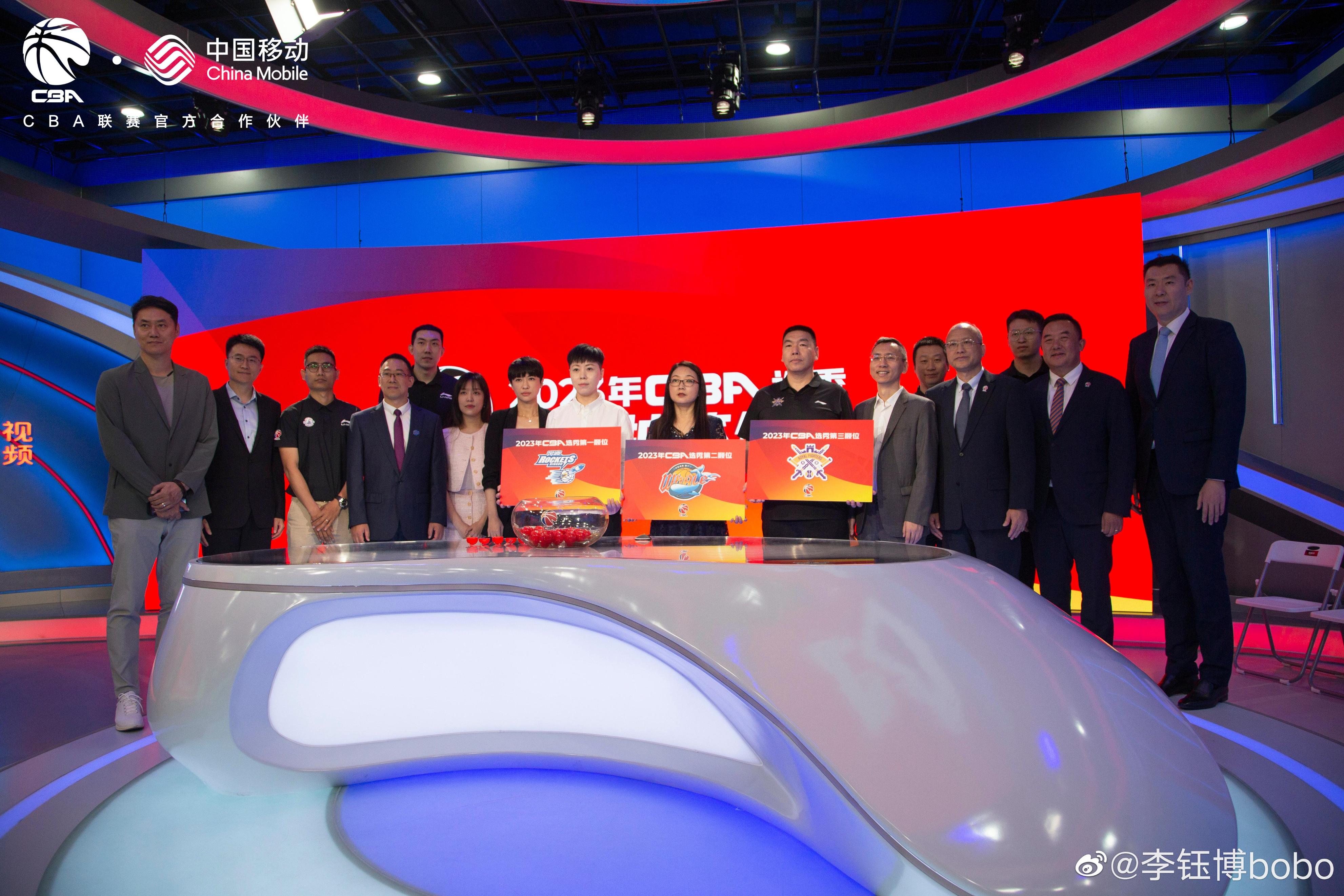 CBA四大美女老总首次合影，福建伍佰兰一枝独秀，力压同曦老板娘