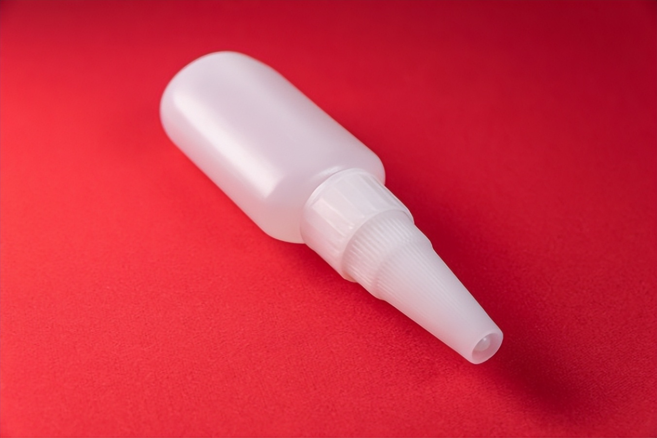 胶水如果粘在手上怎么弄下来,胶水如果粘到手上该怎么办