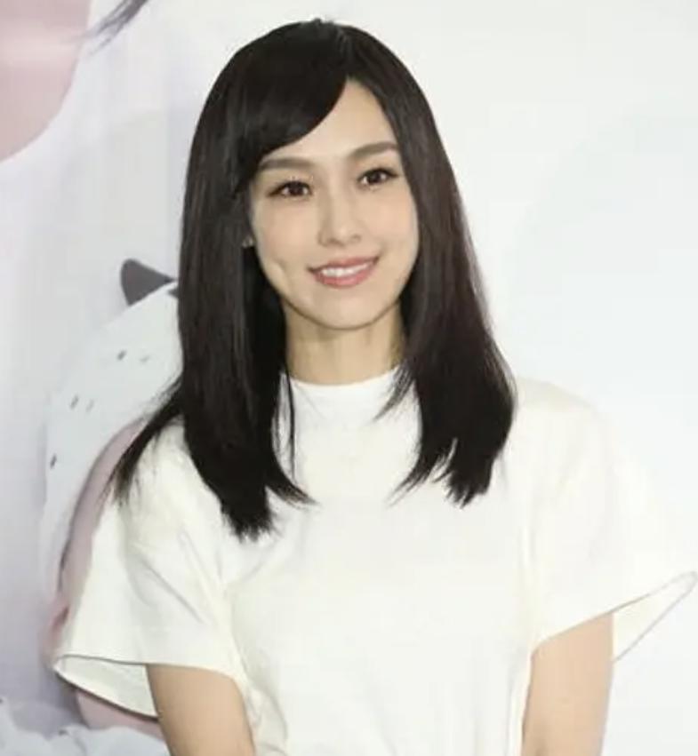 人前装好人背后捅刀,人前人后捅刀子