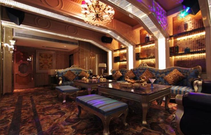 女版“天上人间”白马会所覆灭记：无数富婆疯狂砸钱，后来怎样了