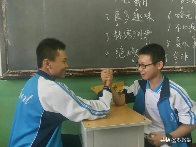 高中生掰手腕骨折责任怎么分,高中生掰手腕骨折谁负责