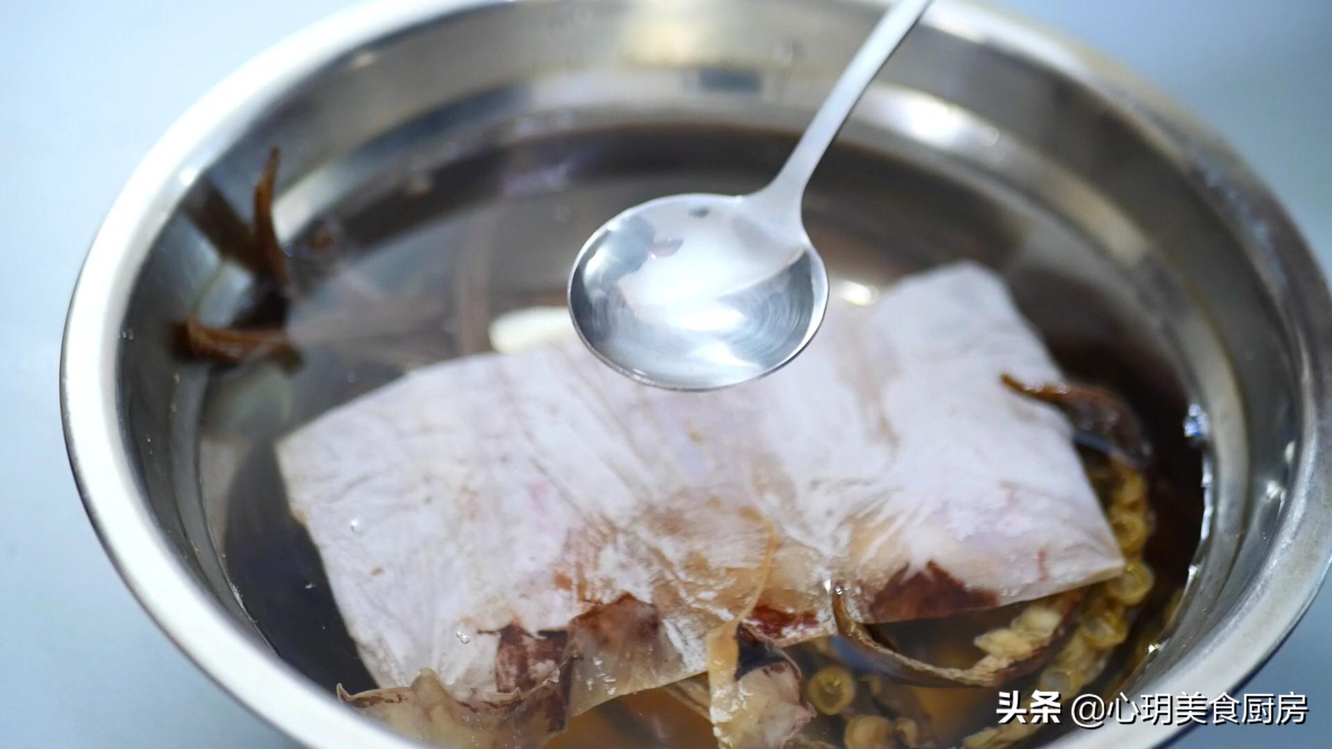 鱿鱼墨鱼的泡发方法,泡发鱿鱼干的正确方法及做法