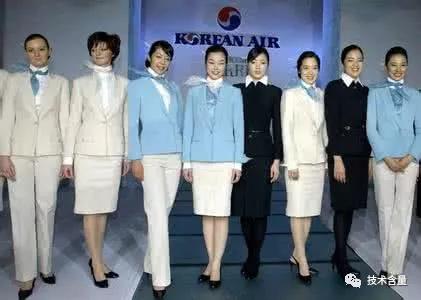 空姐制服每个年代的设计理念,中国国际航空空姐制服设计
