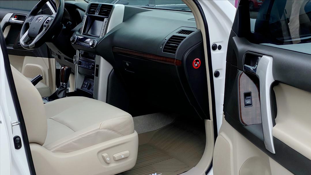 丰田霸道生锈,破旧丰田翻新