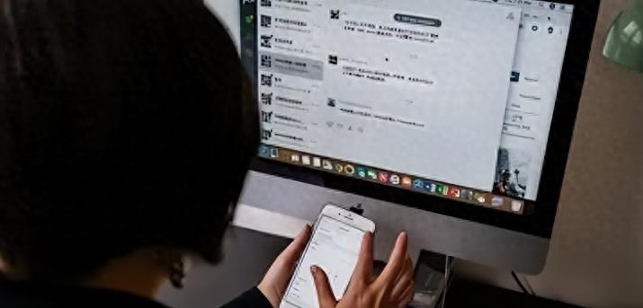 袁莉的狂妄行径：揭秘她如何成为全球闻名的丑角