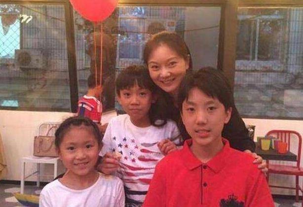 陈婷：19岁爱上导演，为张艺谋生三娃，如今幸福美满