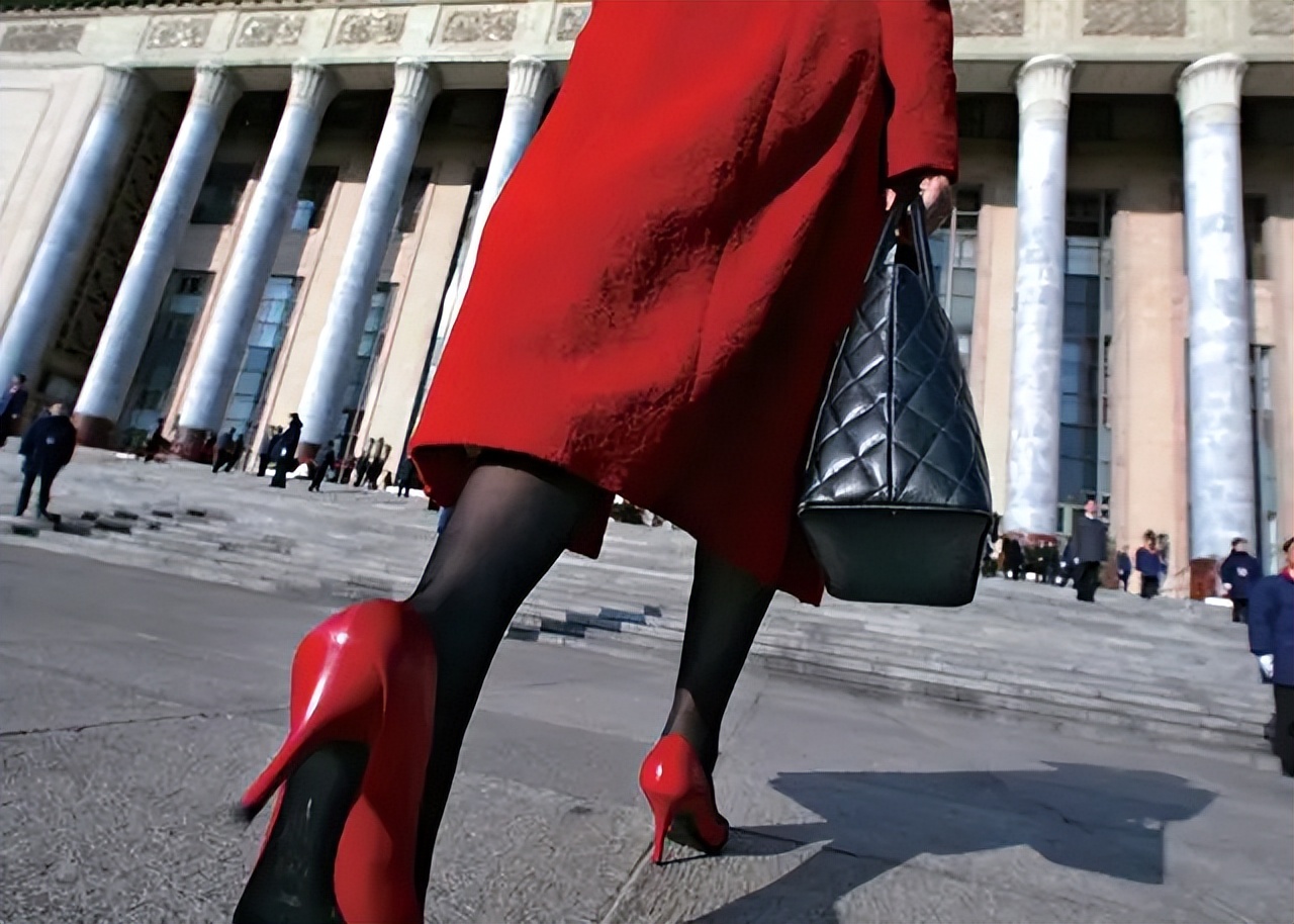 和书记开房已婚少妇*裤底**被扒：7家公司背景惊人，权色交易惯犯