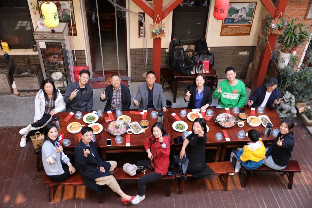 红瓦绿树碧海蓝天视频,红瓦绿树碧海蓝天图文