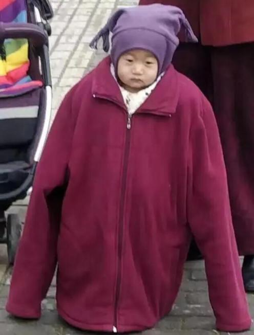 最近降温孩子感冒的特别多,孩子受凉感冒需要保暖还是降温