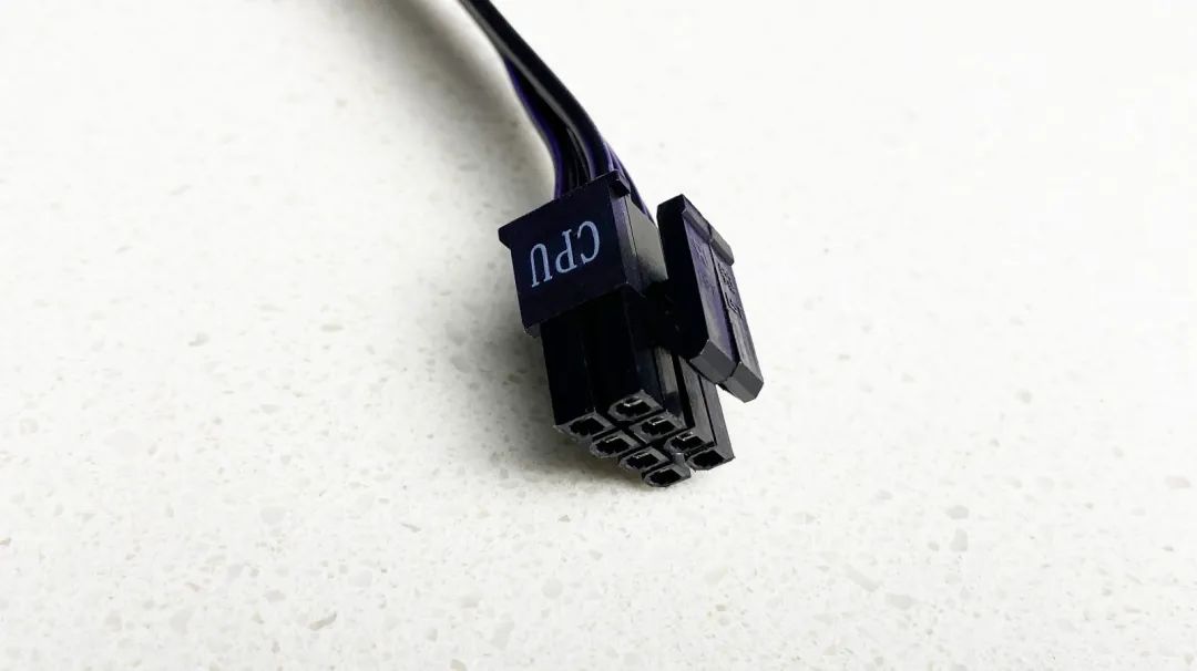 给主板供电的线少一条线,给主板供电的电源