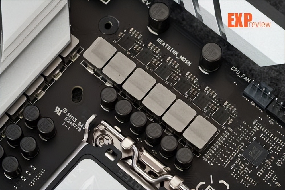 ROGSTRIXB760-GGAMINGWIFID4吹雪主板评测：高颜值且亲民的小吹雪