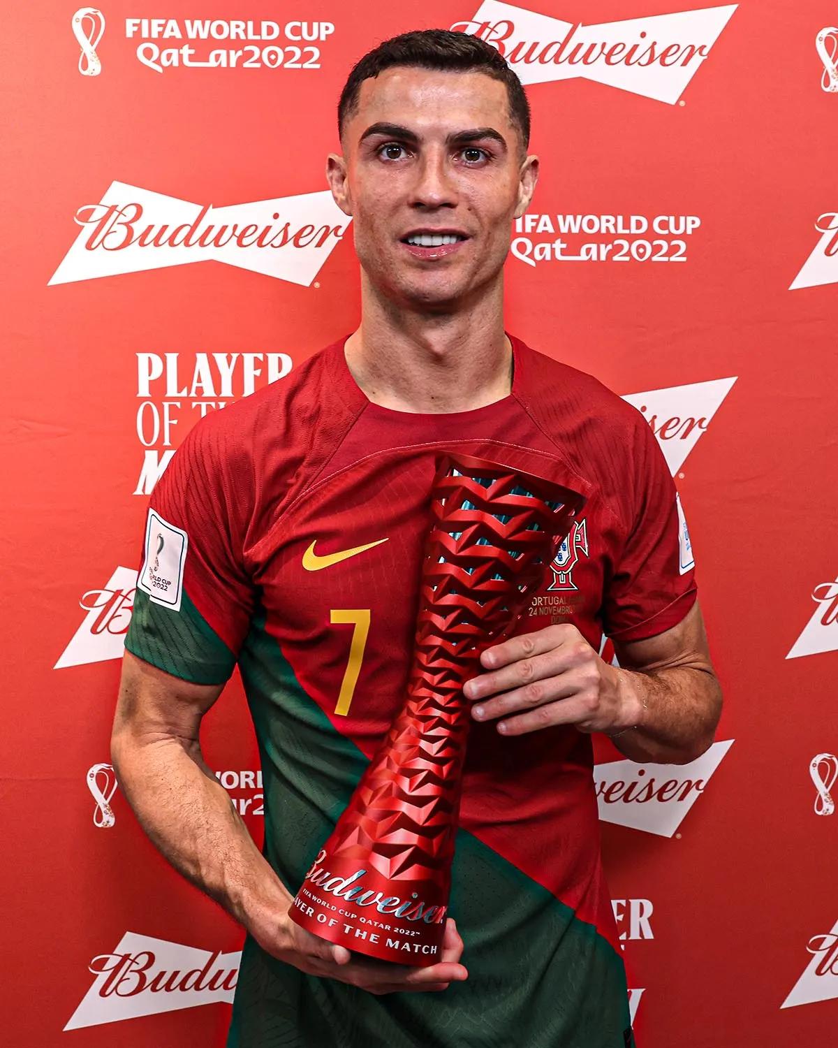 新闻报道c罗转会曼联视频,转会巴塞罗那的米兰球员