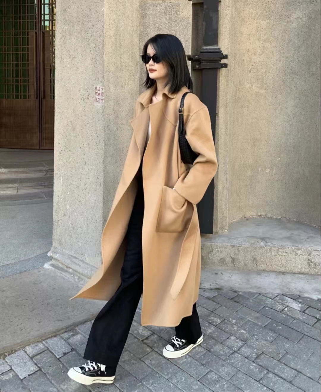 驼色大衣打底配什么颜色显高级,怎样选驼色大衣高级