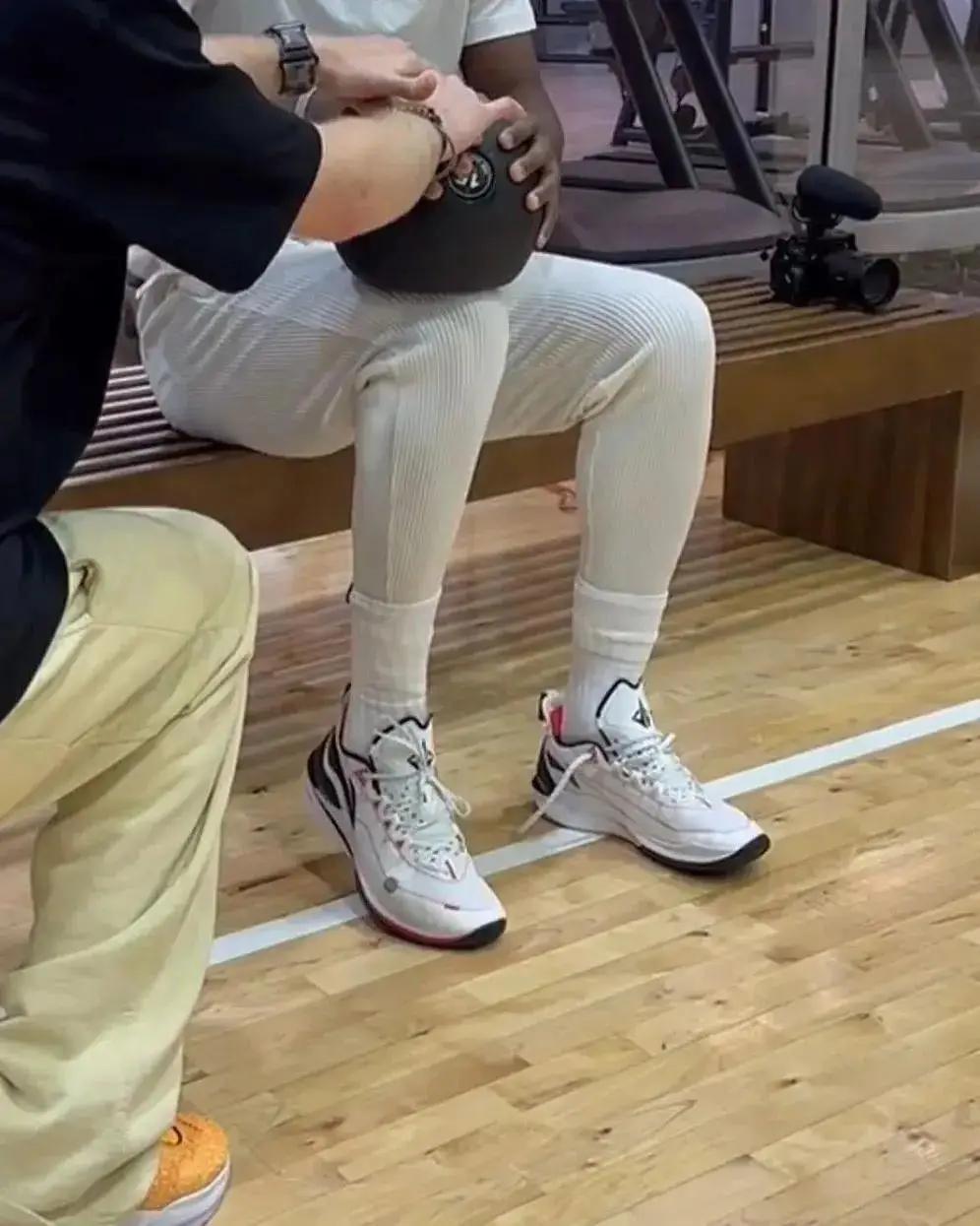 新鞋抢先看！巴特勒2代有点像？Kobe4复刻推出黑曼巴配色！