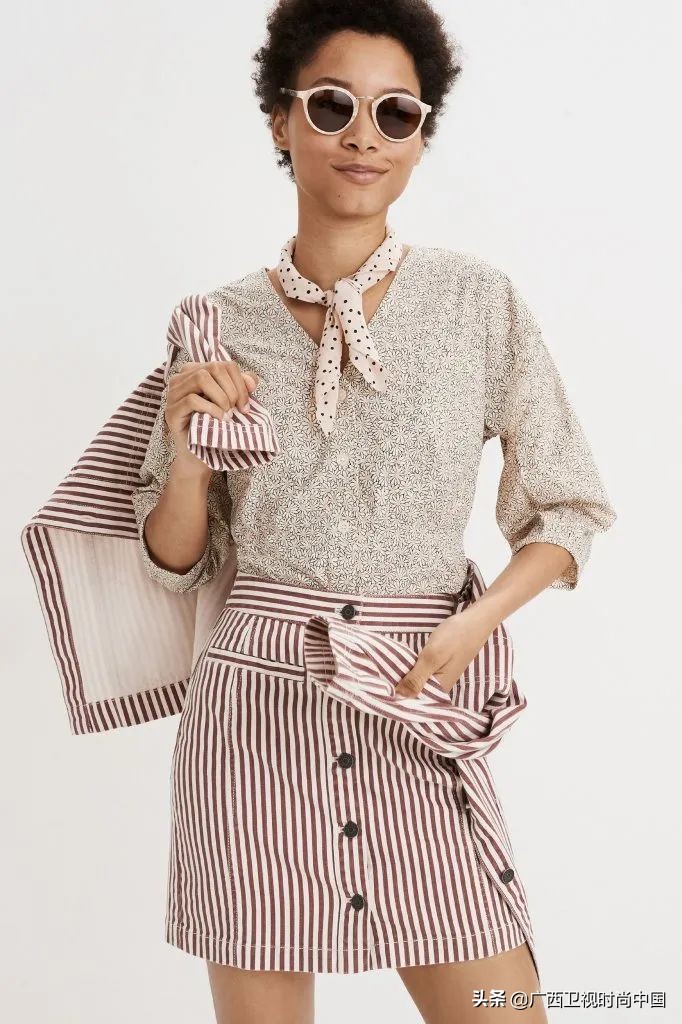 简单又时髦的丝巾系法你学到了吗,美丽时尚精美基础丝巾推荐