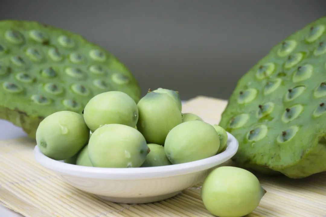 描写莲子长参的诗词,形容莲子好吃的诗句