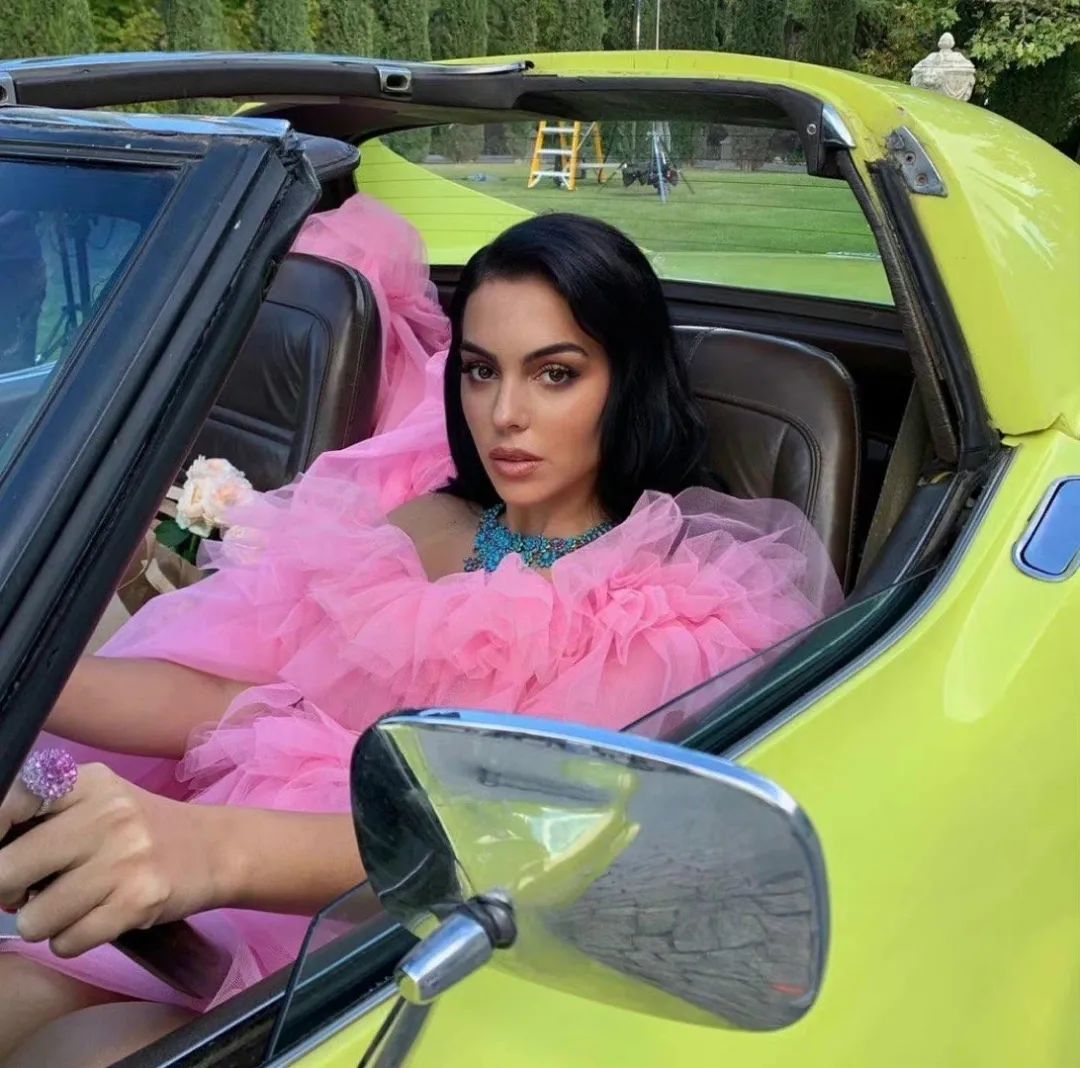 c罗现任女友乔治娜身高,c罗和女友乔治娜竟是一见钟情