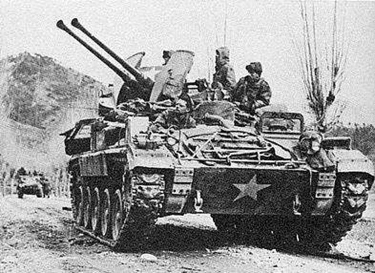 瑞典博福斯40mm高射炮威力,博福斯40mm防空炮炮管寿命