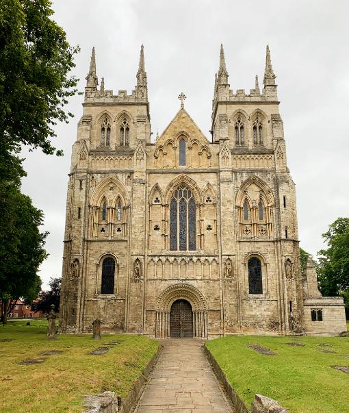 我是尖的，戳破天的那种！——哥特风格