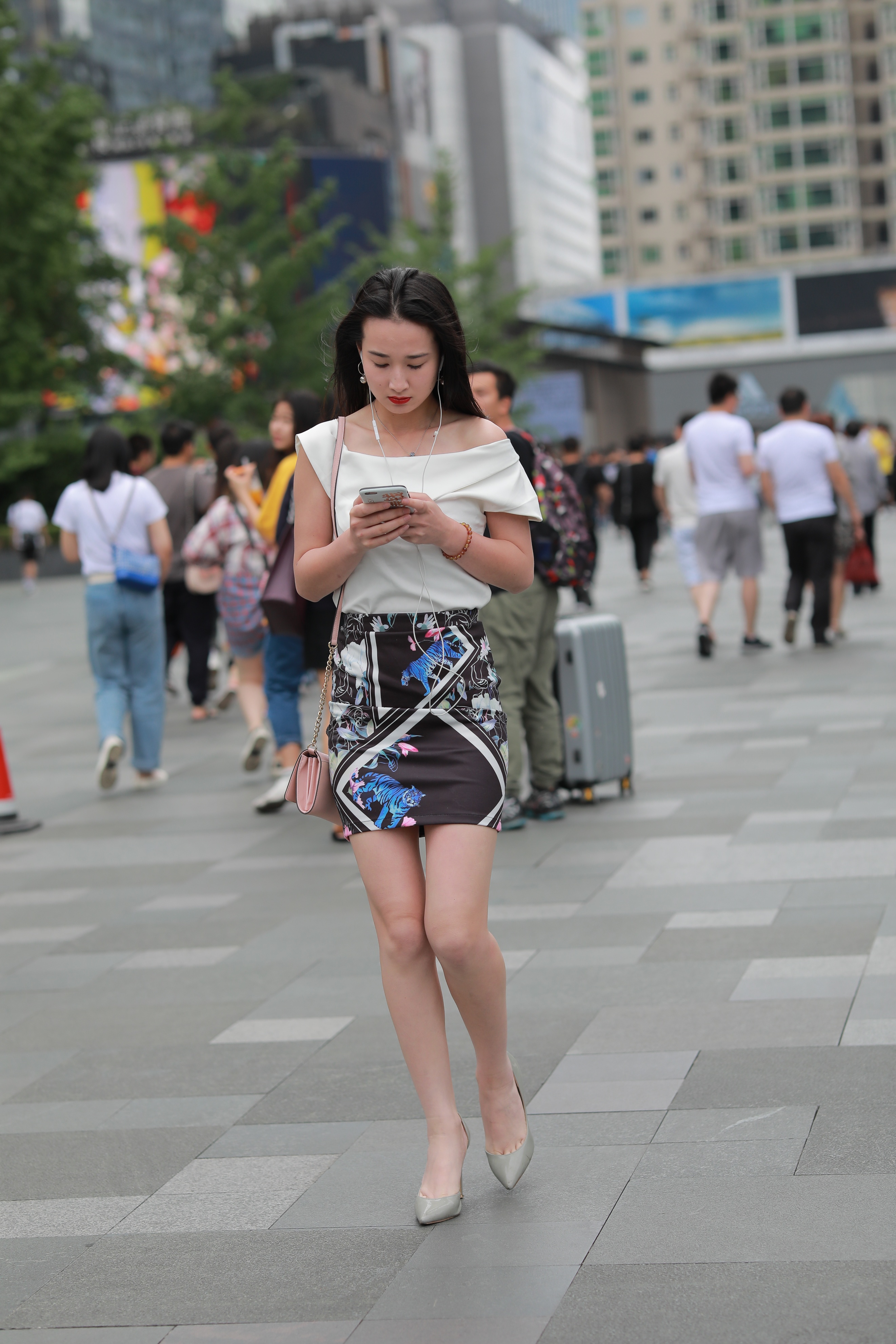 在男朋友车上发现不属于我的口红,在对象车里发现口红应该怎么办