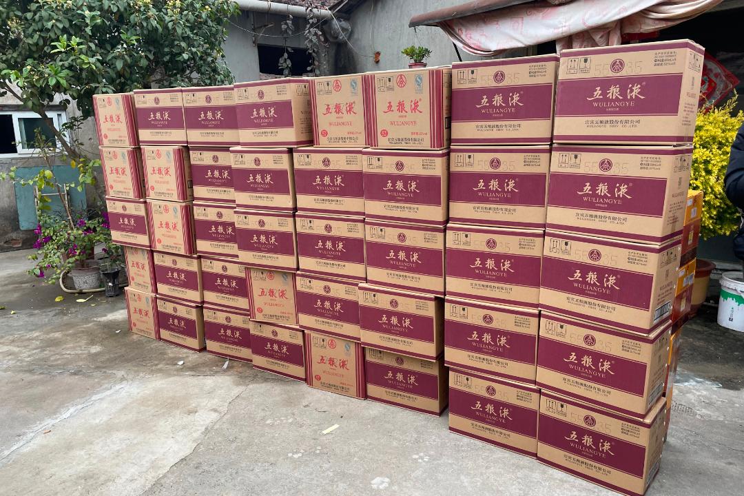 白酒造假现场,白酒假酒的真实视频