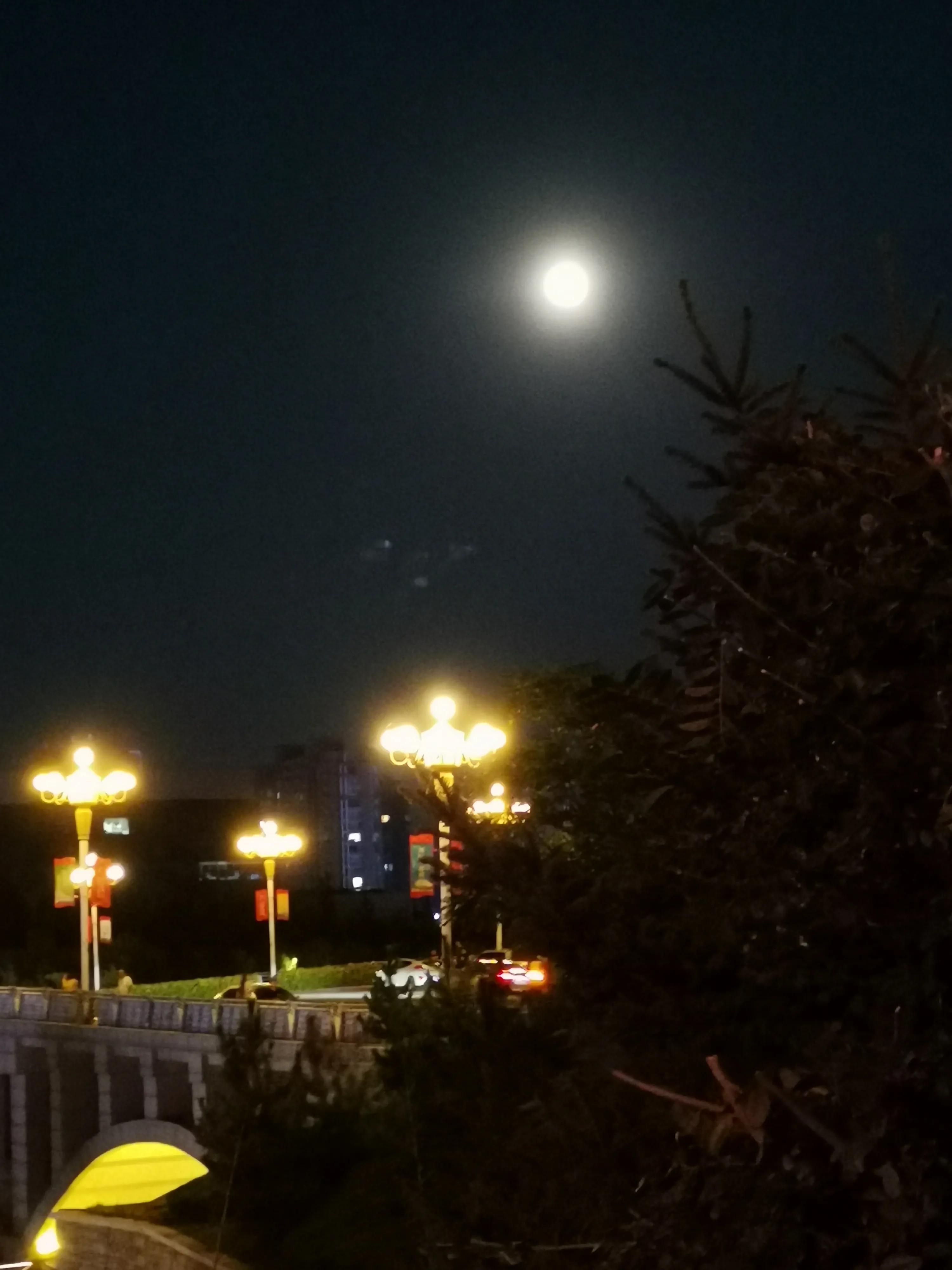 分享你拍下的最美月亮,中秋最美的月亮发朋友圈