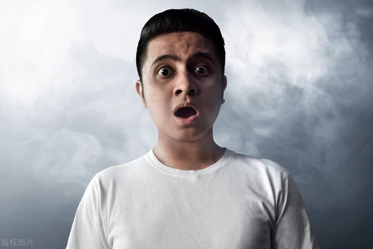 天降奇迹!父爱的力量让他从八米高塔跳下毫发无伤!