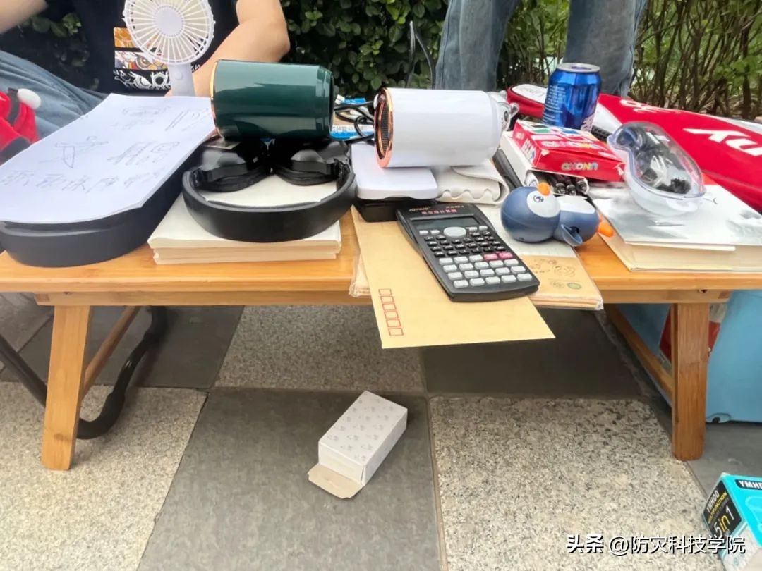 毕业季高校跳蚤市场火爆,大学毕业季活动跳蚤市场