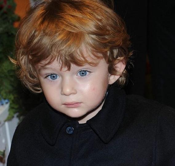 巴伦：美国“亿万宝贝”，包机请同学去白宫开派对，用鱼子酱洗澡