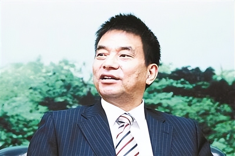 靠10万元发家的江苏首富,1000元起家的四川首富