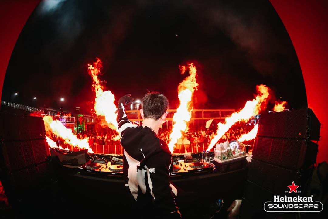 撬动年轻圈层，喜力®在滑雪场玩“电音”