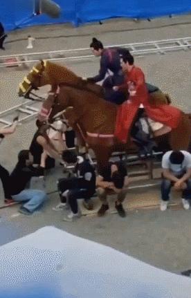 年老体弱就别演古偶了，所谓鲜衣怒马少年郎，还得看这8位男星