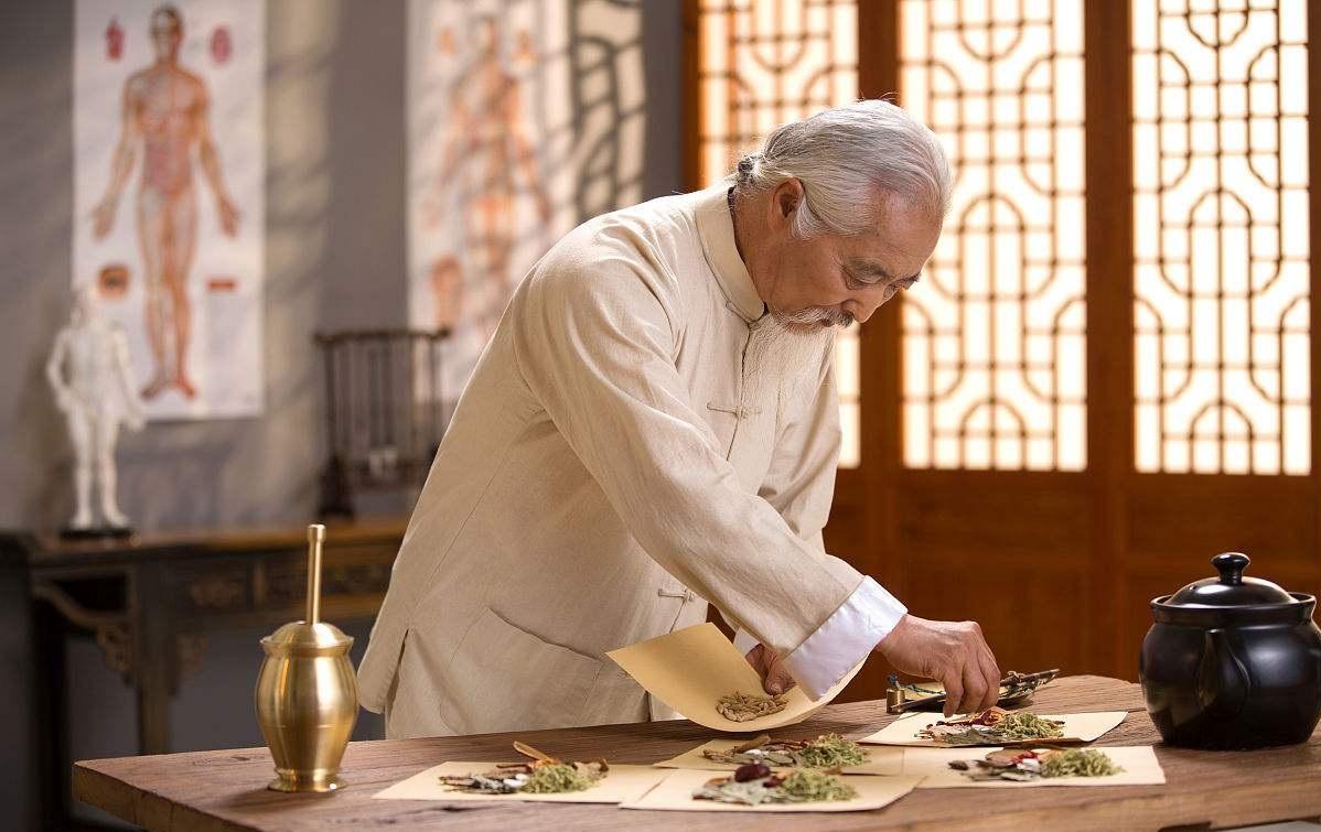 强直性脊柱炎健康科普,强直性脊柱炎用中医好还是西医好