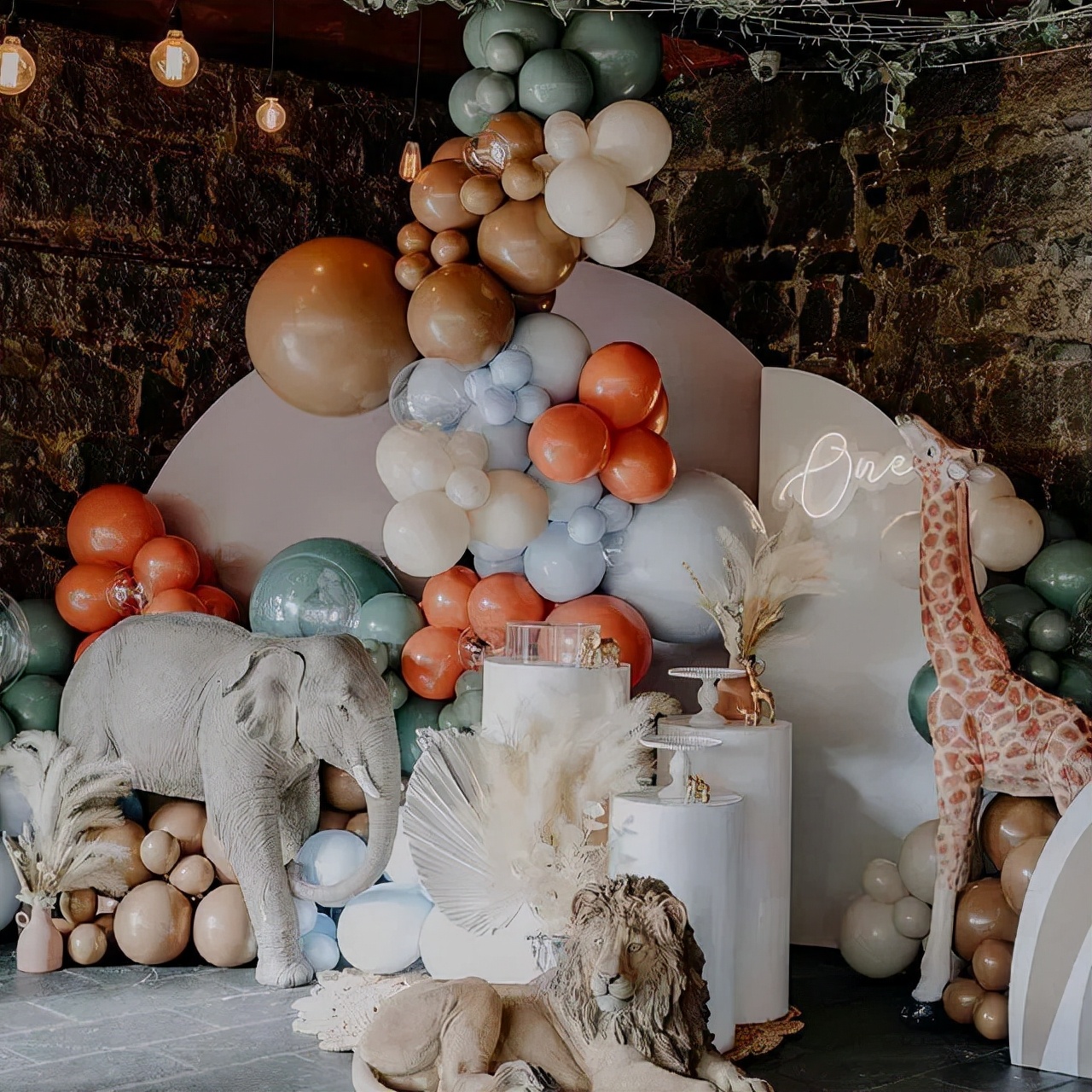 生日蛋糕流行装饰,生日蛋糕装饰多但不幼稚