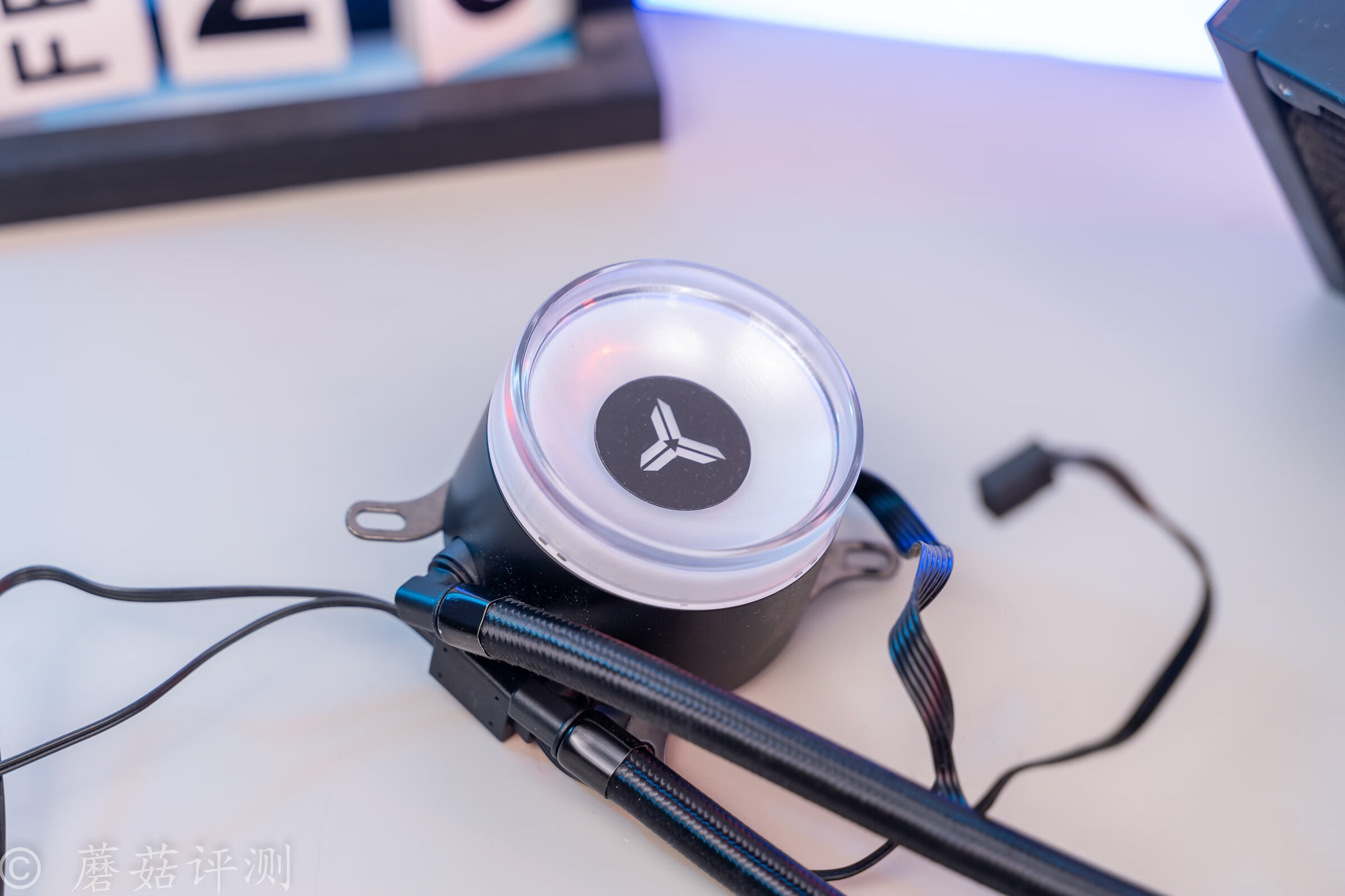 电脑主机可以玩的手柄游戏,高性能主机搭配低端显示器