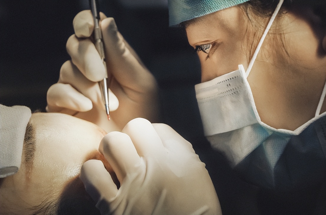 变性人“李二毛”：曾是夜场小王子，为爱情变“女人”却惨遭抛弃