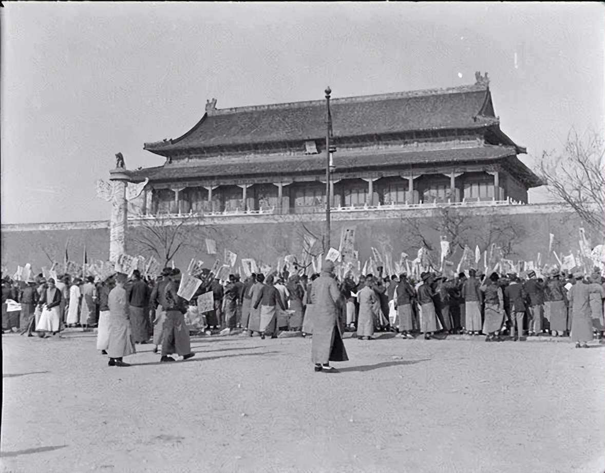 “巾帼女英雄”刘桂贞：肠子流出2寸坚持战斗，被授予上尉军衔！