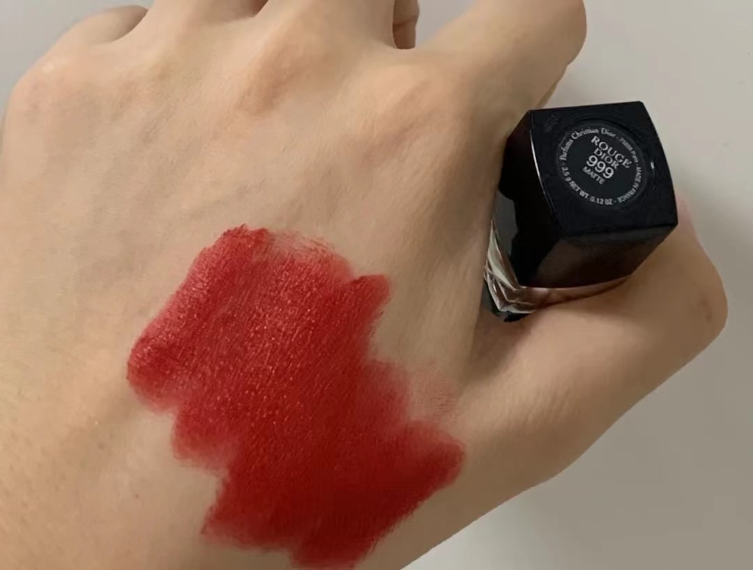 迪奥口红888和999价格一样吗,迪奥最火爆的口红888
