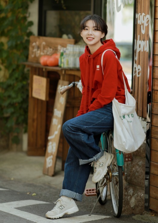 入秋必备的卫衣有哪些品牌,入秋卫衣怎么穿才能看着不一般