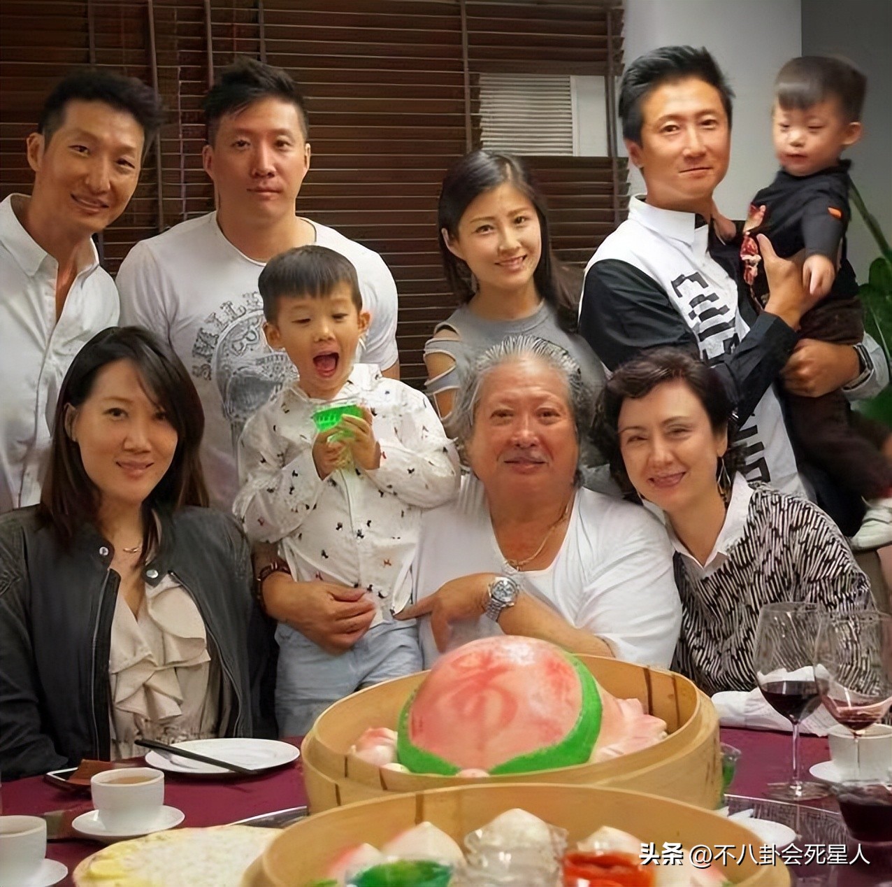 成龙公认的功夫巨星,成龙大名鼎鼎的功夫巨星