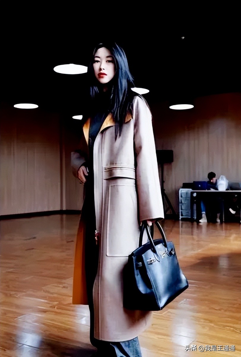 除了嫁人，她的每一步都踩准“名媛天花板”