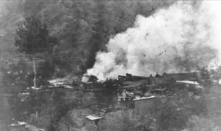 21张真实又罕见的老照片，阴毛假发工作者，我怀疑他用错地方了3