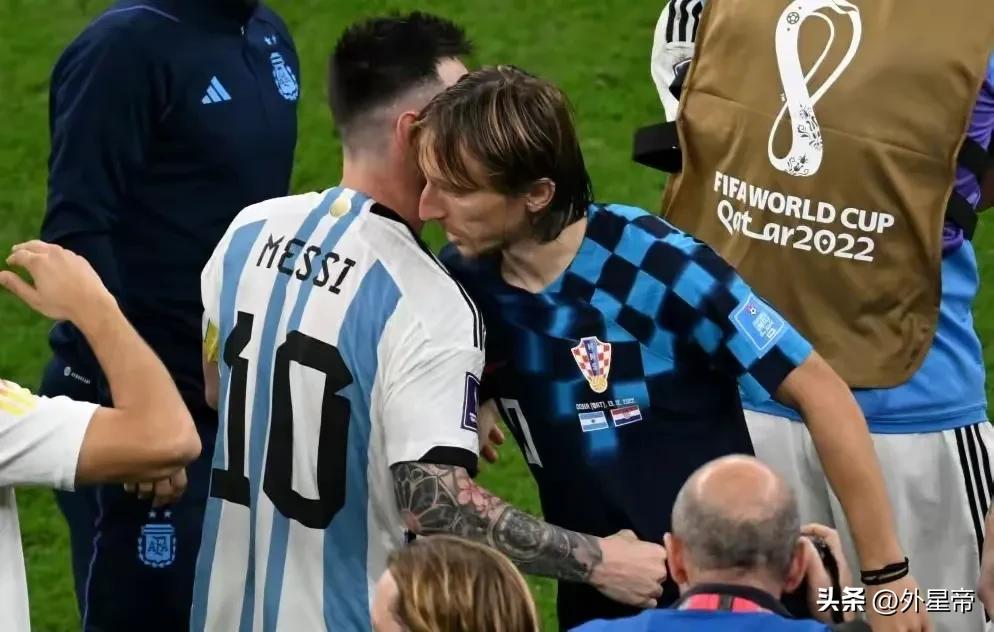 在阵阵魔笛声中，新球王渐渐登基。。。