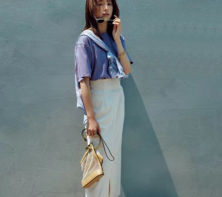 夏季多巴胺配色穿搭,以白色为底色的多巴胺穿搭