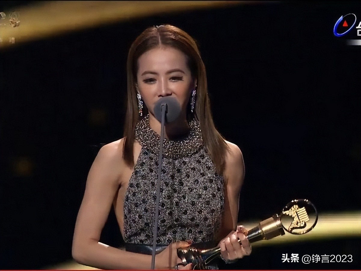 被念错名的女明星,女歌手现场唱错词遭粉丝拆台