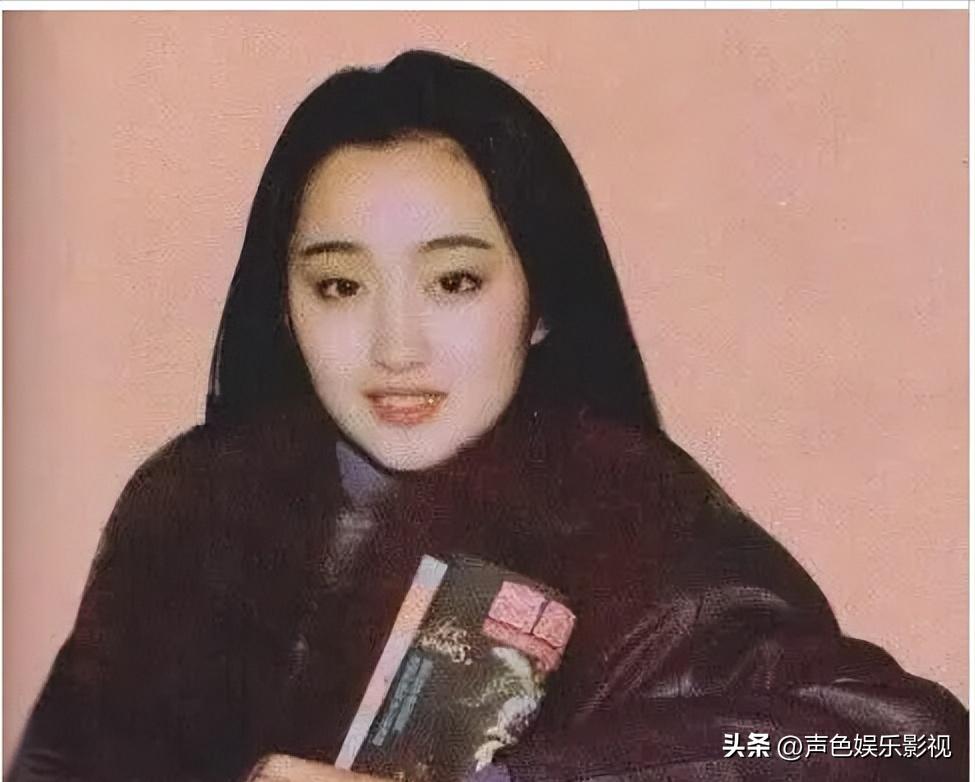 杨钰莹在工地卖唱,杨钰莹街头卖唱热舞