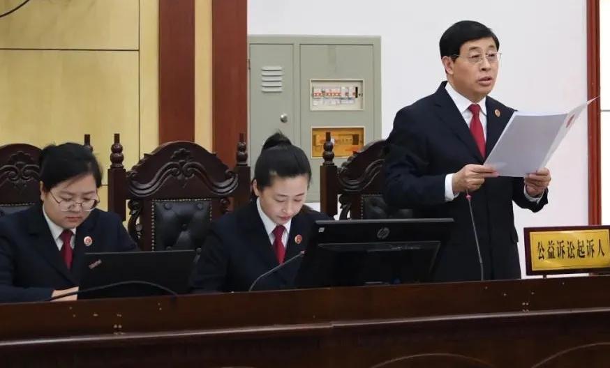 酒吧招未成年人工作怎么处罚,酒吧招收未成年人该如何举报