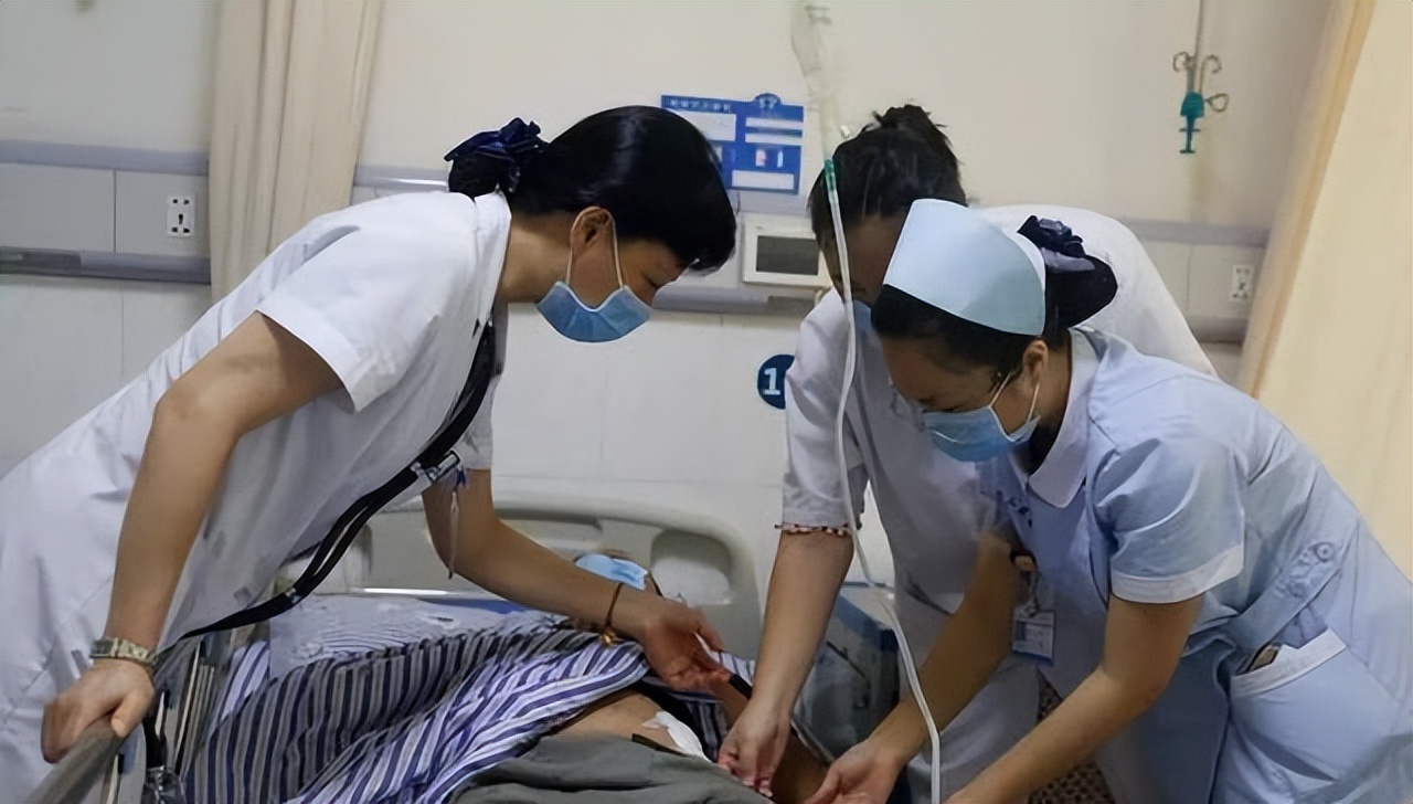 女护士处理男患者隐私部位,会感觉尴尬吗?听听过来人怎么说